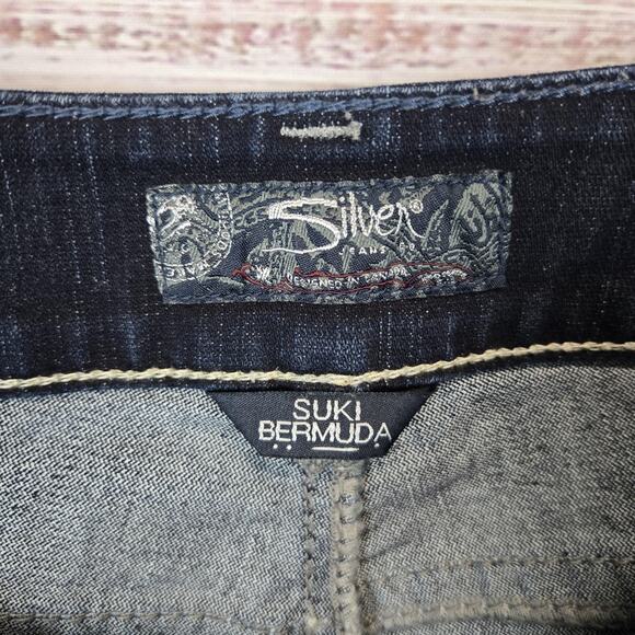 Silver Jeans Shorts Womens Sz 18 Suki Bermuda Denim Embroidered Pockets Mid Rise - Picture 3 of 10